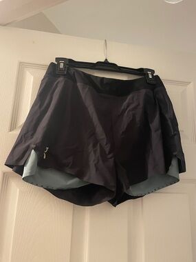 On Women's Active Running Shorts in Black